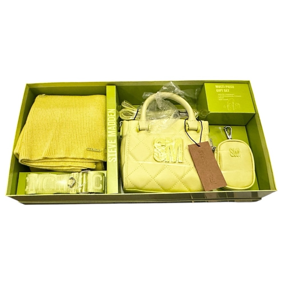 NWT Steve Madden gift set - purse